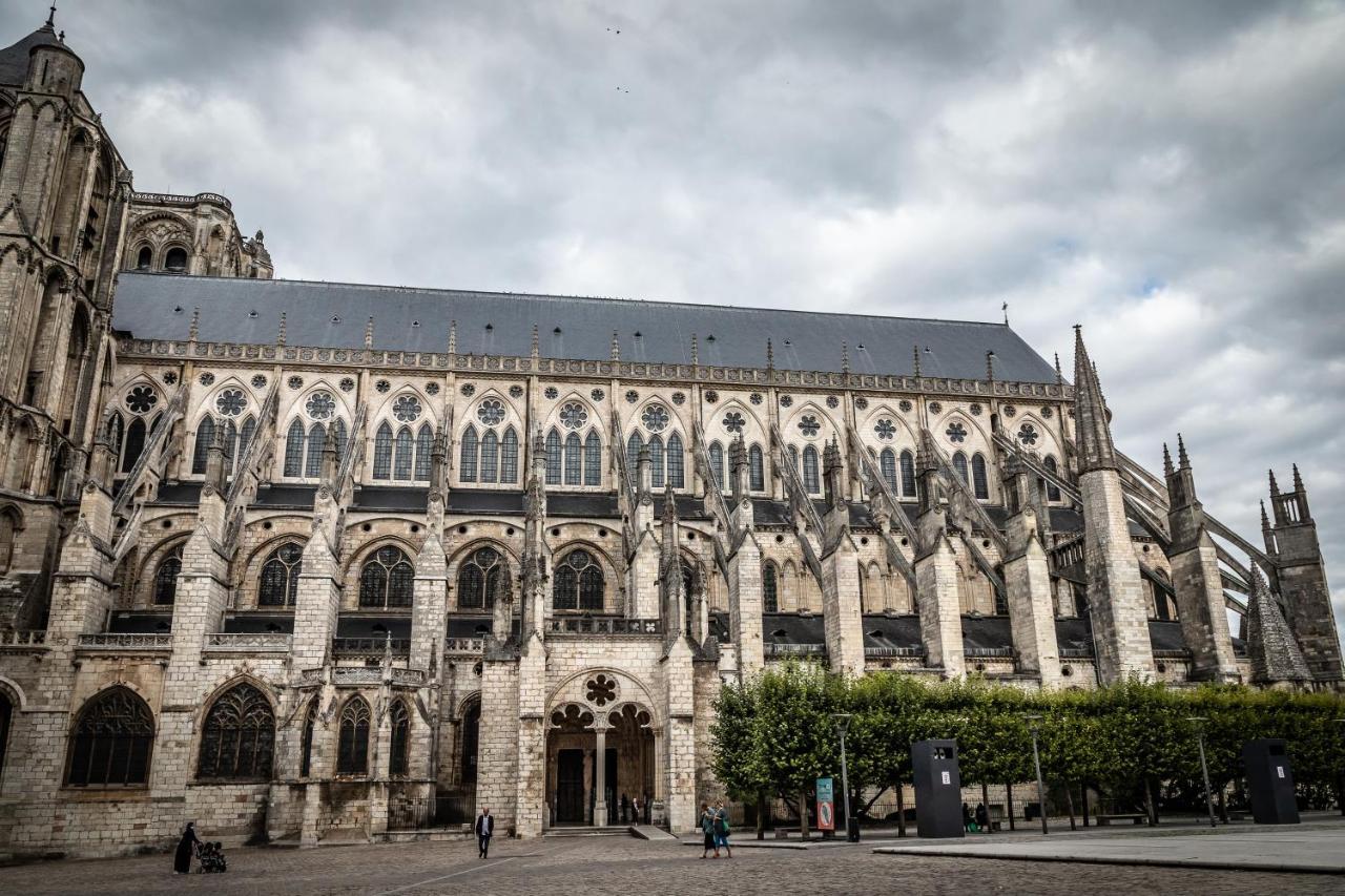 L'Hotel De Panette, Charpente Historique - Cathedrale Bourges Exterior photo