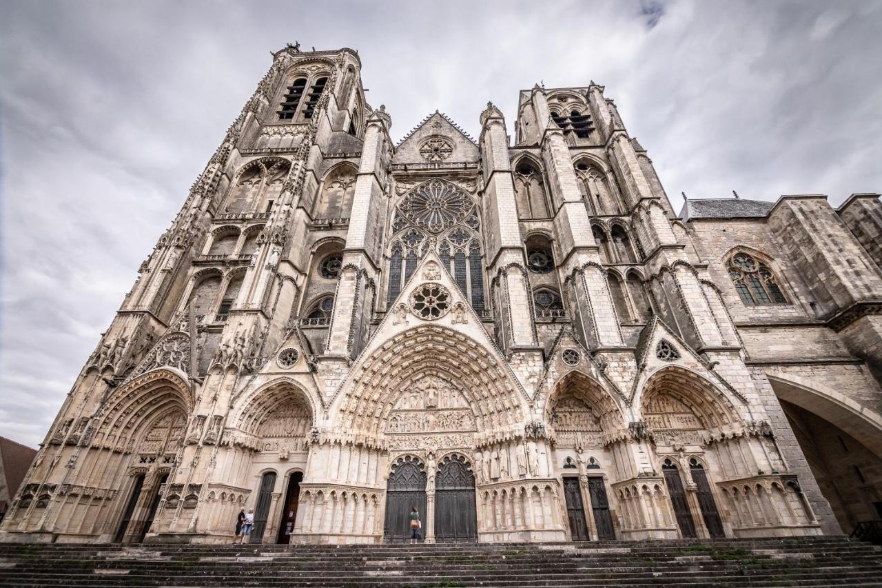 L'Hotel De Panette, Charpente Historique - Cathedrale Bourges Exterior photo